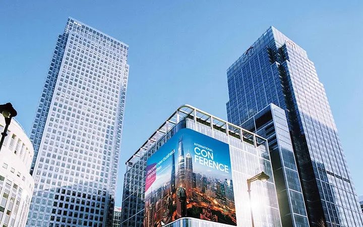 Painel de LED em fachada